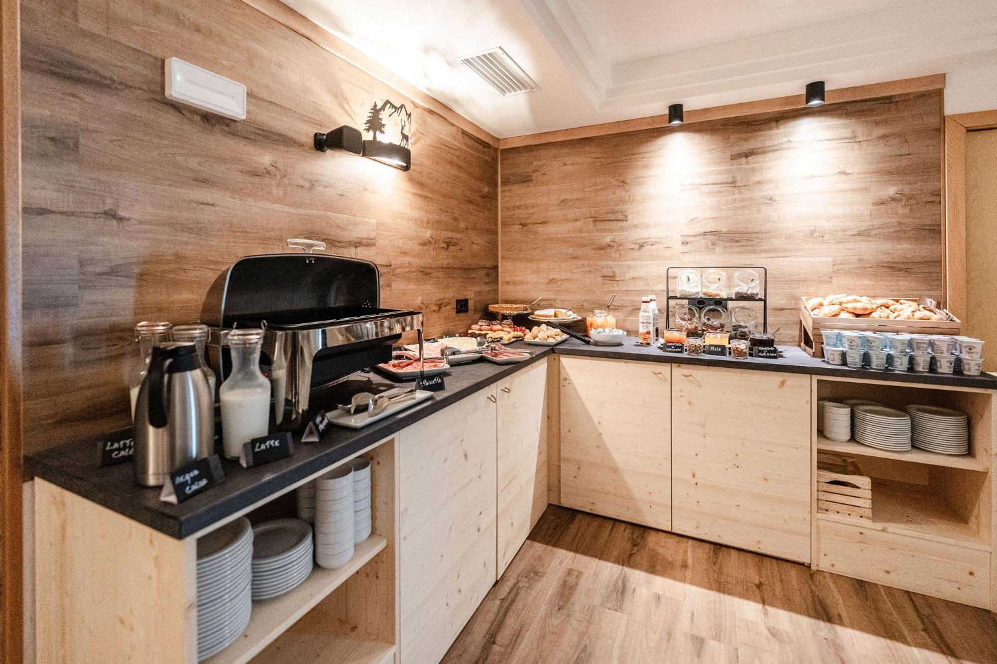 דימארו Hotel Garni Meledrio מראה חיצוני תמונה